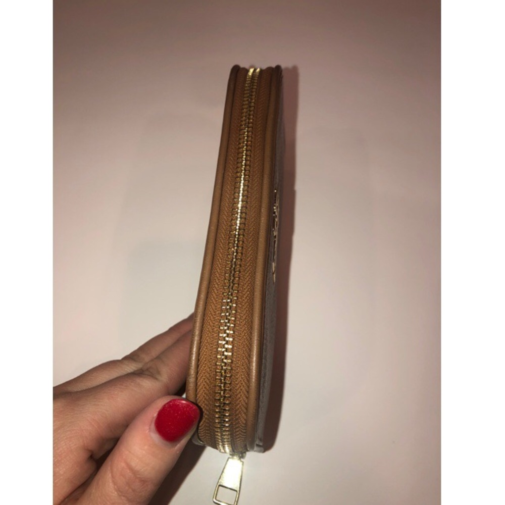 Tory Burch Zipper Wallet - Picture 3 of 5
